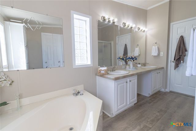 546 Texas Oak Dr, Cedar Creek, TX 78612