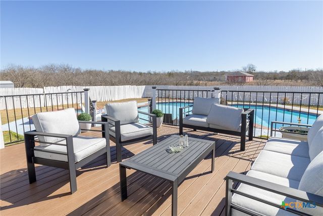 546 Texas Oak Dr, Cedar Creek, TX 78612