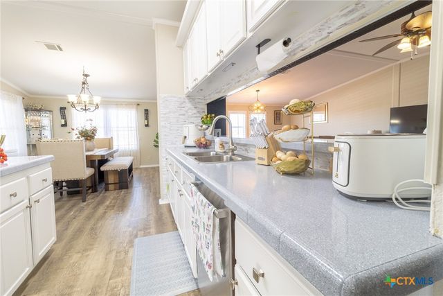 546 Texas Oak Dr, Cedar Creek, TX 78612