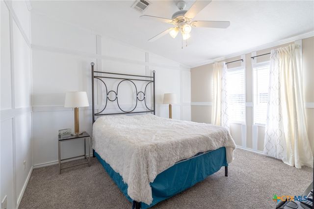 546 Texas Oak Dr, Cedar Creek, TX 78612