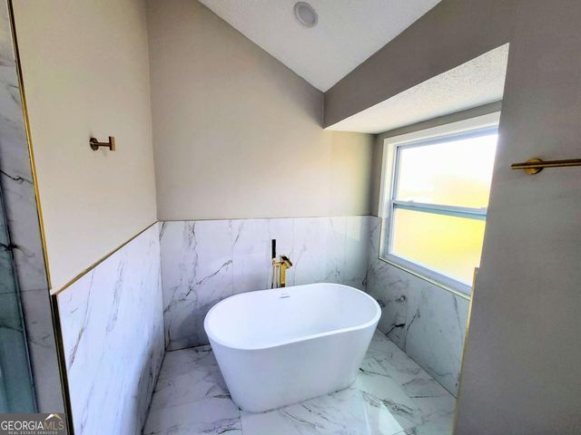 2081 Hunters Ridge Drive, Lawrenceville, GA 30044