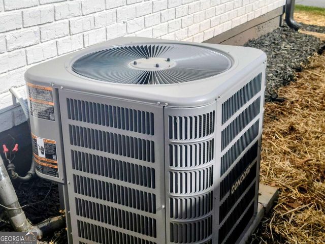 2081 Hunters Ridge Drive, Lawrenceville, GA 30044