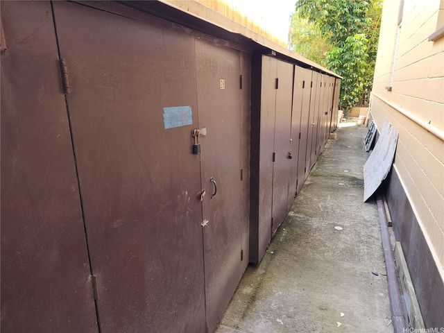 1524 Pensacola Street 210, Honolulu, HI 96822