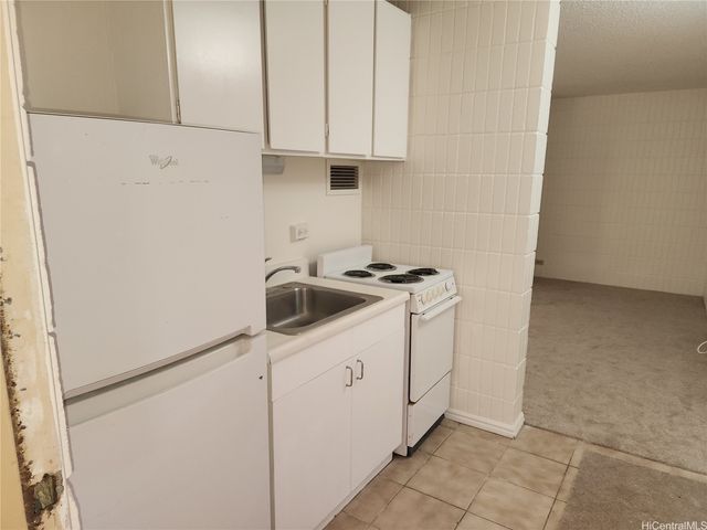 1524 Pensacola Street 210, Honolulu, HI 96822