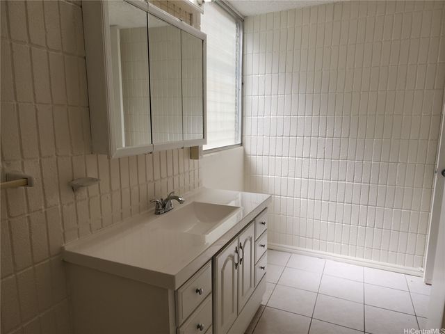 1524 Pensacola Street 210, Honolulu, HI 96822