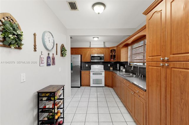 2818 SW 2nd St, Miami, FL 33135