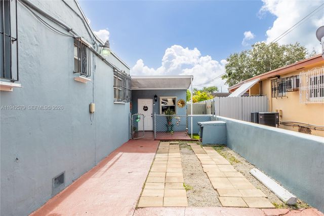 2818 SW 2nd St, Miami, FL 33135