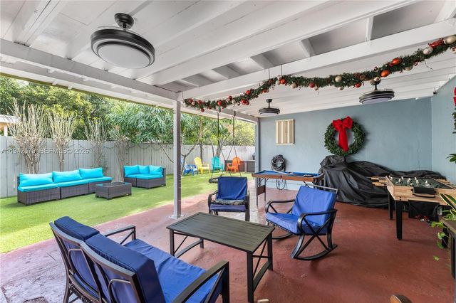 2818 SW 2nd St, Miami, FL 33135