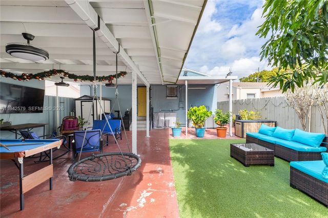 2818 SW 2nd St, Miami, FL 33135