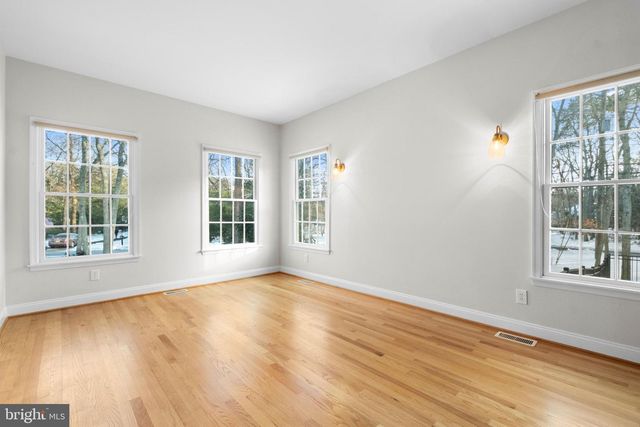 1 BRADDOCKS MILL RD, Medford, NJ 08055