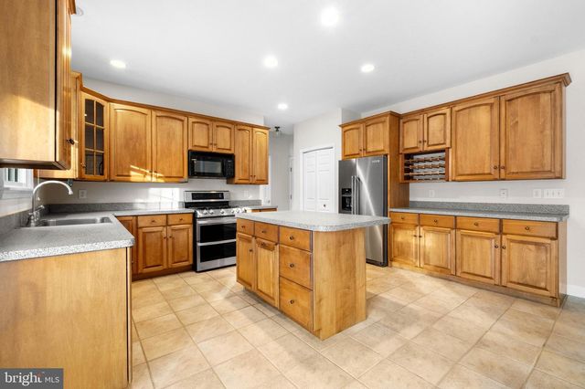 1 BRADDOCKS MILL RD, Medford, NJ 08055