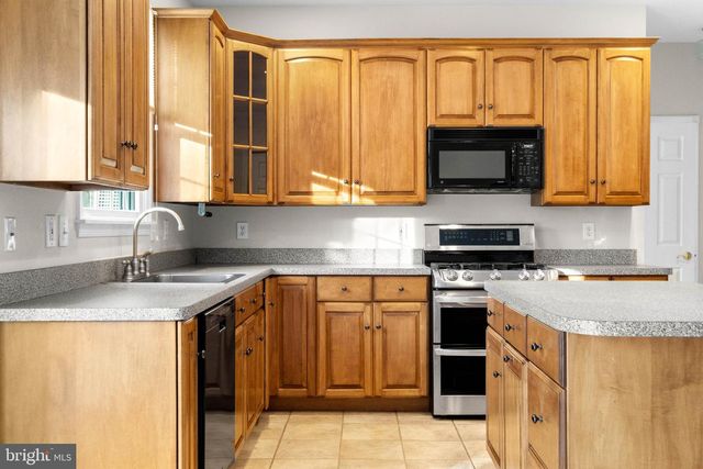 1 BRADDOCKS MILL RD, Medford, NJ 08055