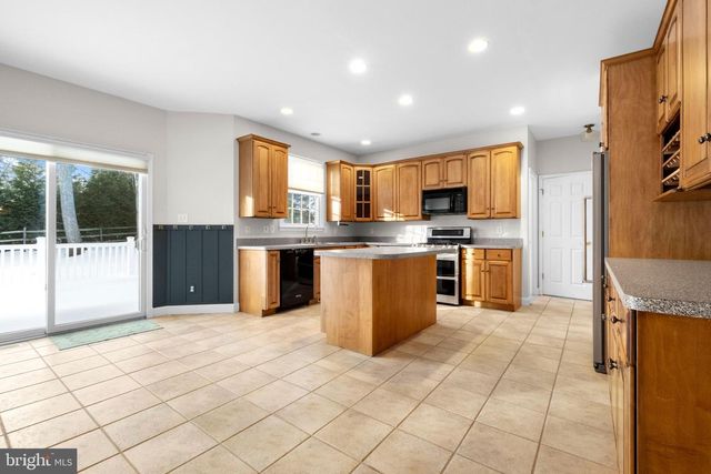 1 BRADDOCKS MILL RD, Medford, NJ 08055