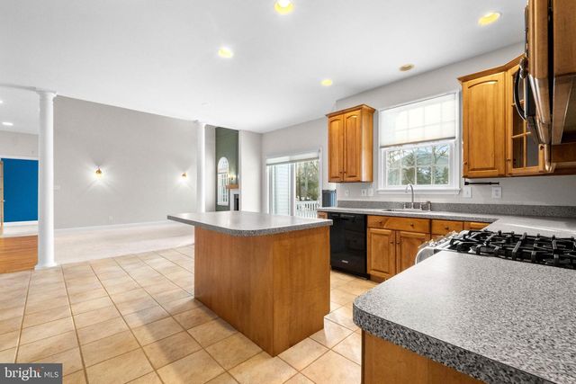 1 BRADDOCKS MILL RD, Medford, NJ 08055