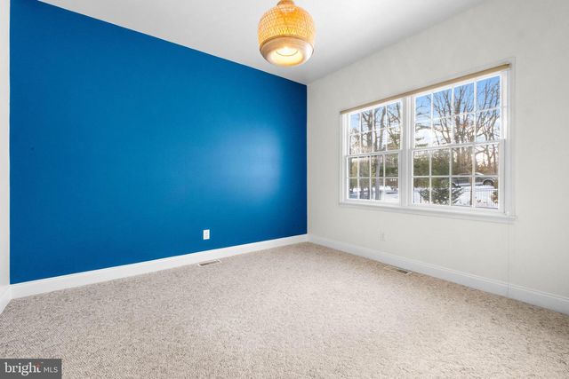 1 BRADDOCKS MILL RD, Medford, NJ 08055