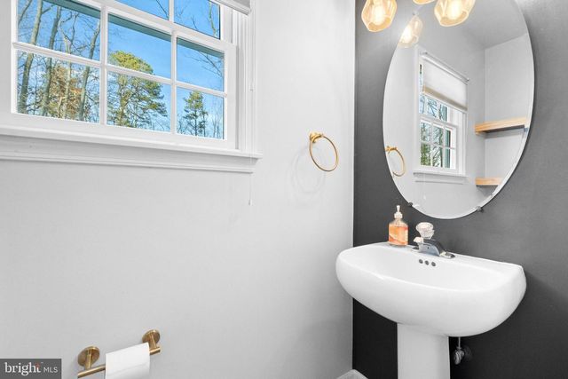 1 BRADDOCKS MILL RD, Medford, NJ 08055