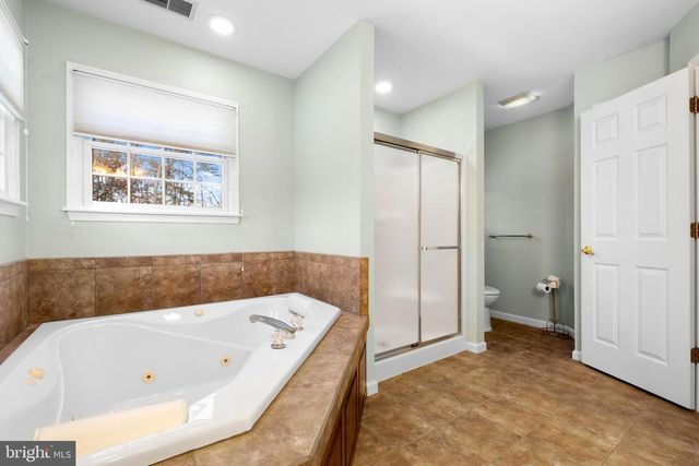 1 BRADDOCKS MILL RD, Medford, NJ 08055