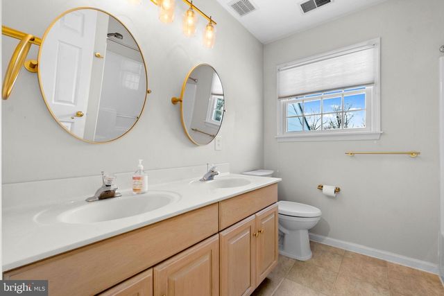 1 BRADDOCKS MILL RD, Medford, NJ 08055