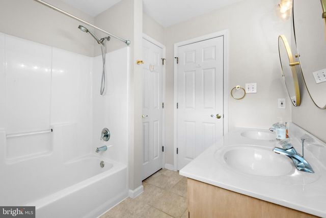 1 BRADDOCKS MILL RD, Medford, NJ 08055