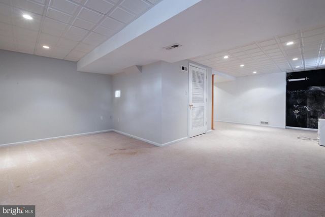 1 BRADDOCKS MILL RD, Medford, NJ 08055