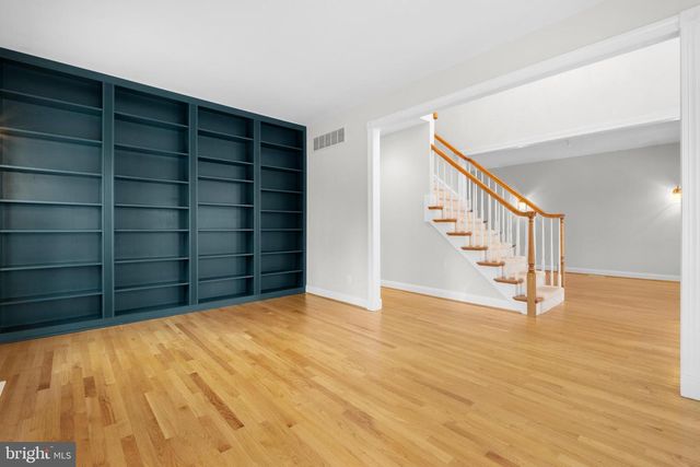 1 BRADDOCKS MILL RD, Medford, NJ 08055