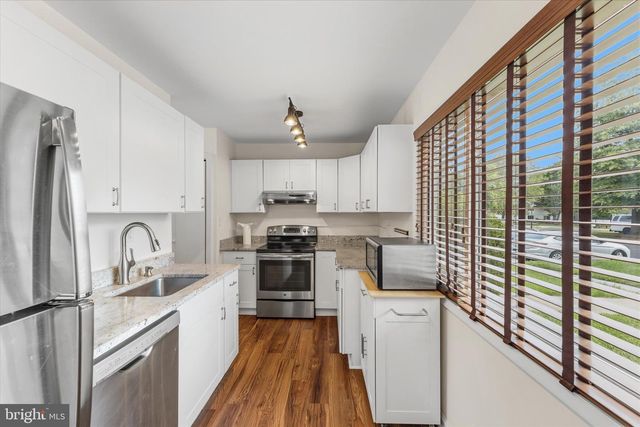 328 RENEAU WAY, Herndon, VA 20170