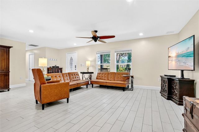 1801 W HIGHWAY 329, Citra, FL 32113