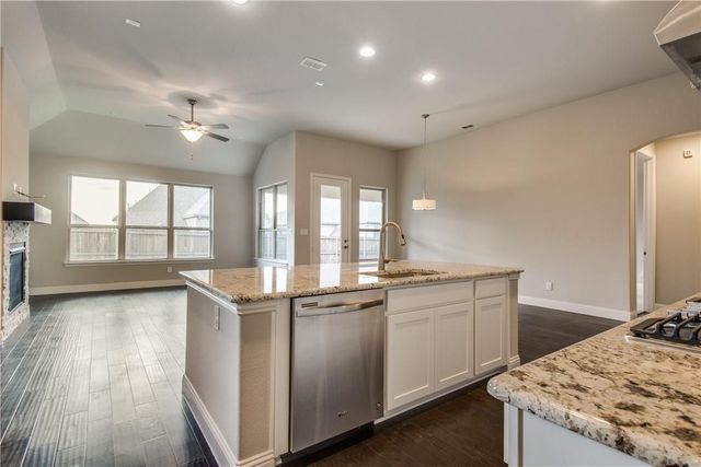 2612 Walnut Creek Lane, The Colony, TX 75056
