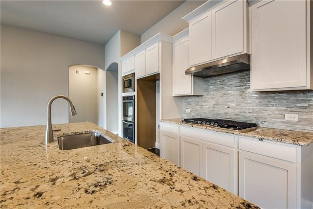 2612 Walnut Creek Lane, The Colony, TX 75056