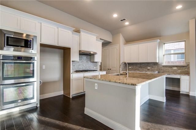 2612 Walnut Creek Lane, The Colony, TX 75056