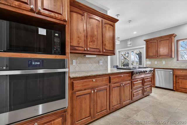 618 Kenwood Drive, Bartlesville, OK 74006