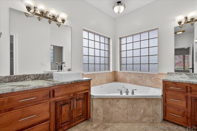 618 Kenwood Drive, Bartlesville, OK 74006