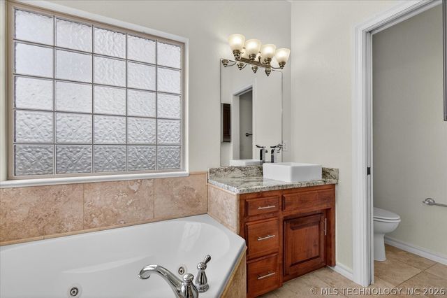 618 Kenwood Drive, Bartlesville, OK 74006