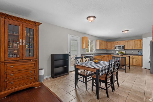 4953 W BERRY CREEK DR, Riverton, UT 84096