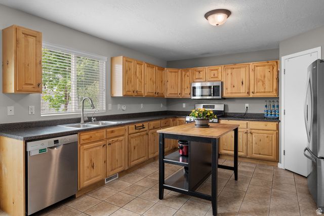 4953 W BERRY CREEK DR, Riverton, UT 84096
