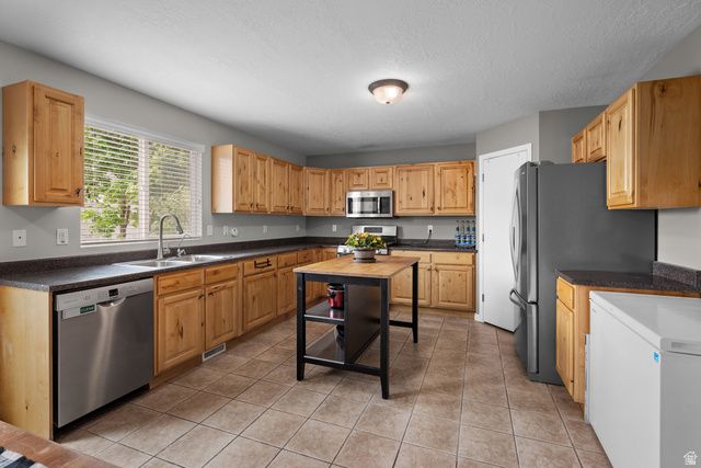4953 W BERRY CREEK DR, Riverton, UT 84096