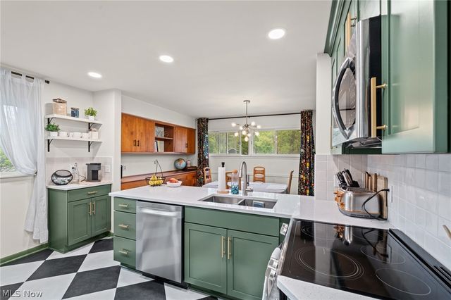 24917 Electric Drive, Bay Village, OH 44140