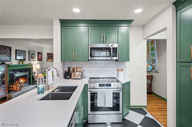 24917 Electric Drive, Bay Village, OH 44140