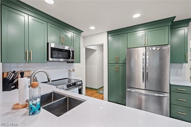 24917 Electric Drive, Bay Village, OH 44140