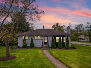 24917 Electric Drive, Bay Village, OH 44140