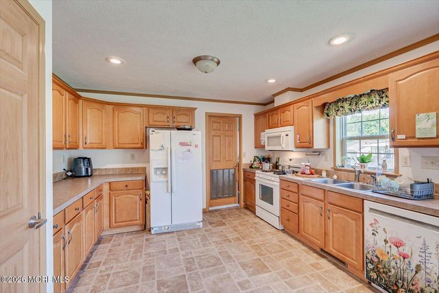 22 Easy Street, Freehold, NJ 07728
