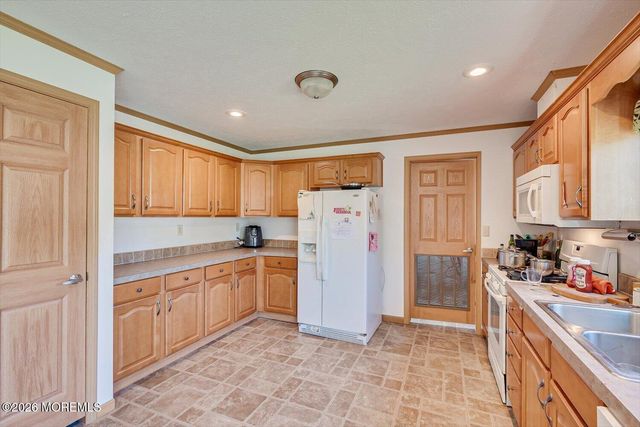 22 Easy Street, Freehold, NJ 07728