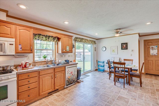 22 Easy Street, Freehold, NJ 07728