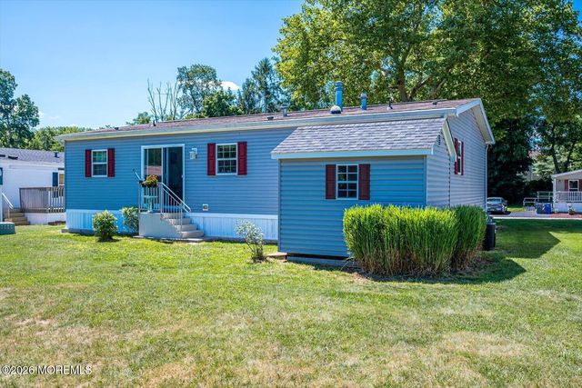 22 Easy Street, Freehold, NJ 07728
