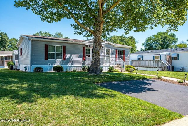 22 Easy Street, Freehold, NJ 07728
