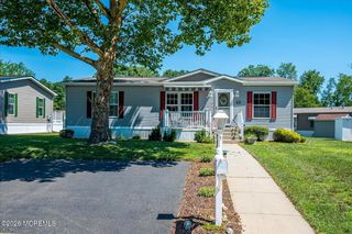 22 Easy Street, Freehold, NJ 07728