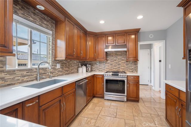 5255 W 141st Street, Hawthorne, CA 90250