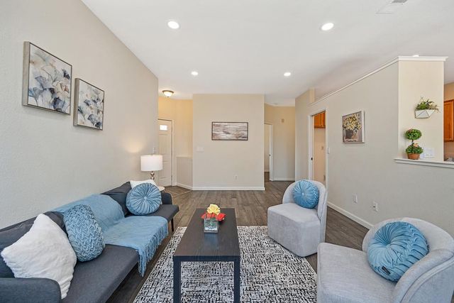5621 Elk Spring Way, Elk Grove, CA 95758