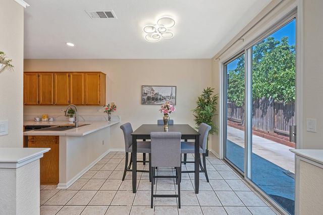 5621 Elk Spring Way, Elk Grove, CA 95758