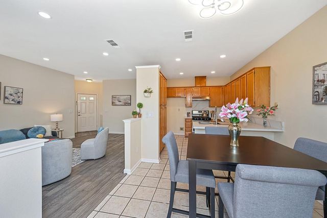5621 Elk Spring Way, Elk Grove, CA 95758